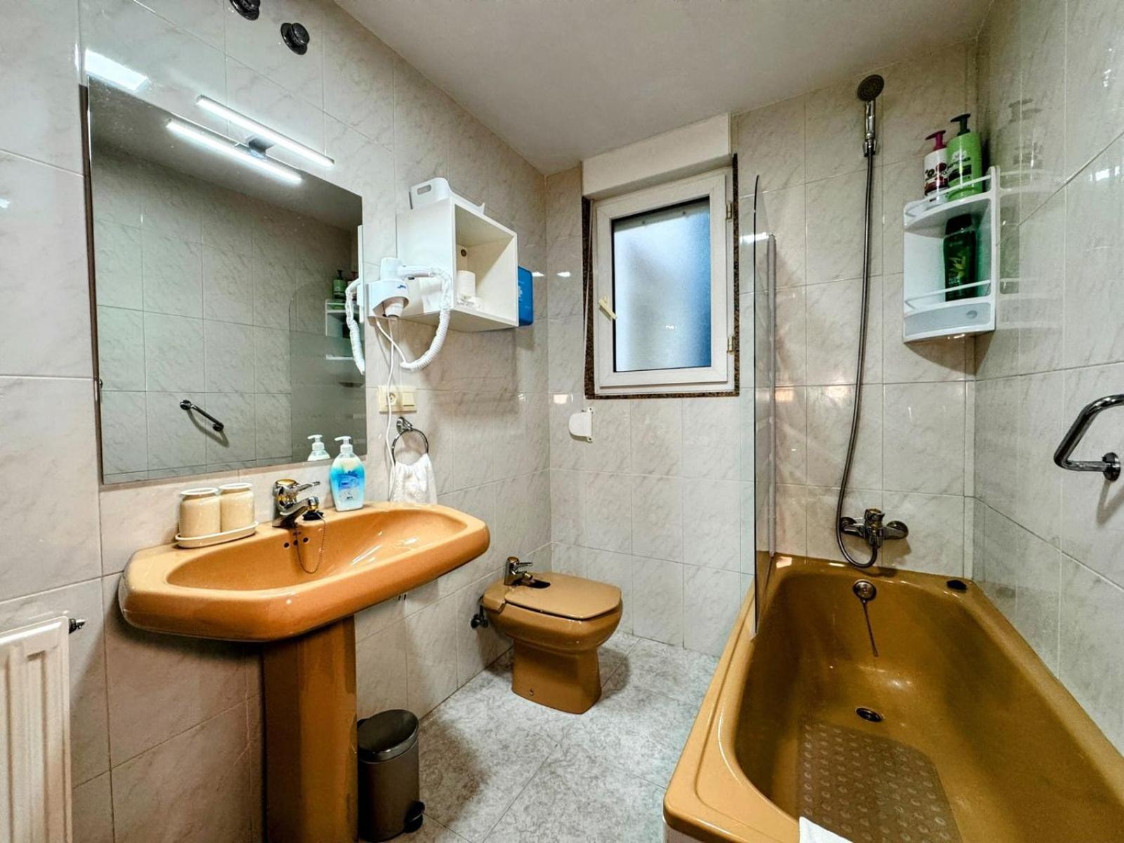 Apartamento Elena Centrico Con Wifi Cangas de Onis Exterior photo